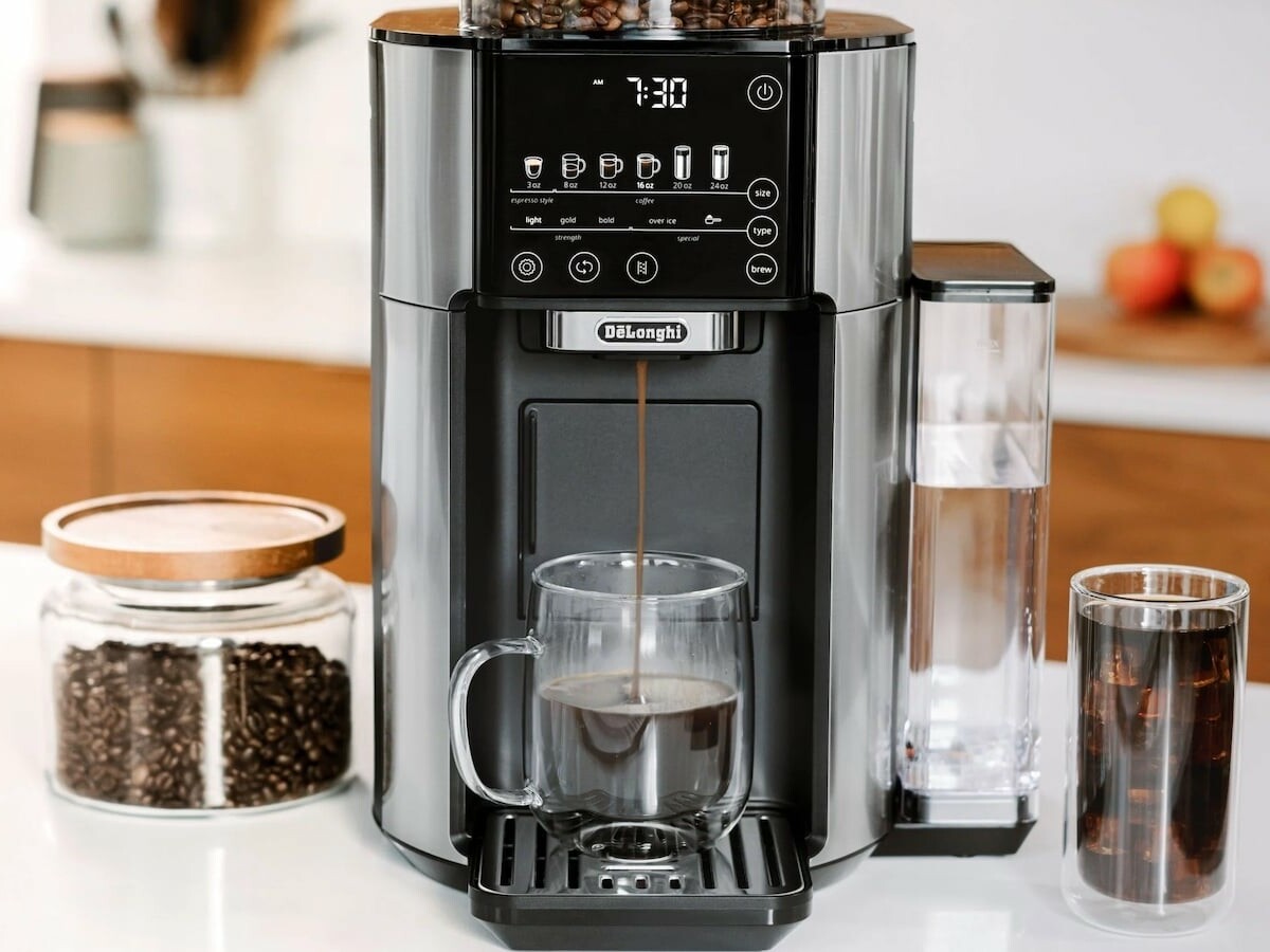De’Longhi TrueBrew coffee maker has a built-in conical burr grinder for better cups