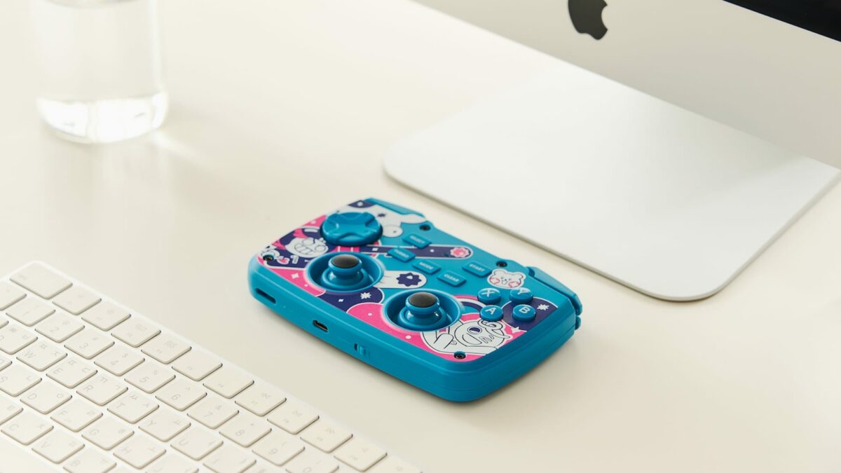 FUNDIAN X1 review: This gamepad & keyboard combo delivers universal compatibility