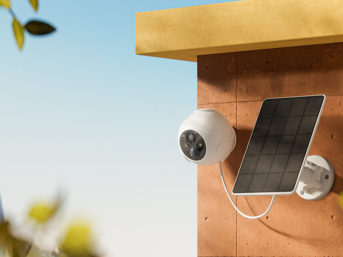 SwitchBot Outdoor Spotlight Cam 2K: Long-Lasting Battery, Reliable Security on Gadget Flow